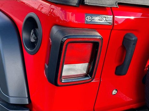 Used 2018 Jeep Wrangler Unlimited Sport image 30