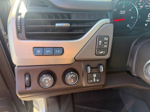 Used 2019 GMC Yukon Denali w/ Open Road Package AWD/4WD image 11
