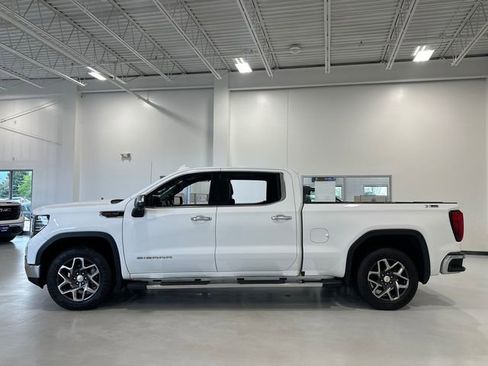 Used 2023 GMC Sierra 1500 SLT w/ SLT Premium Plus Package AWD/4WD image 9