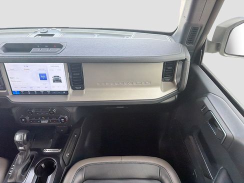 Used 2025 Ford Bronco Outer Banks AWD/4WD image 18