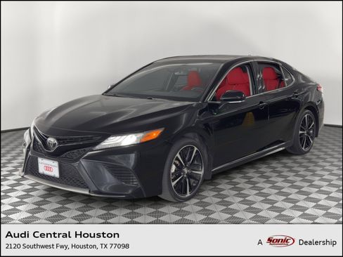 Used 2019 Toyota Camry XSE image 1