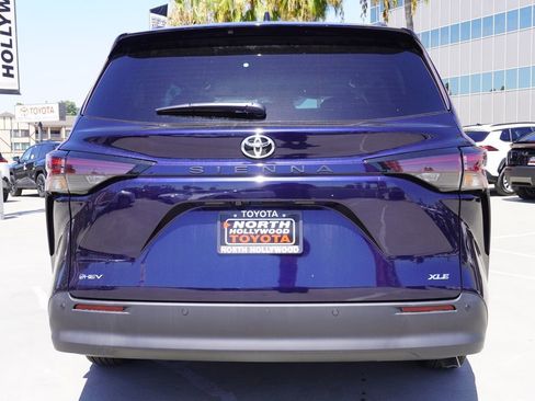 New 2026 Toyota Sienna XLE FWD image 5