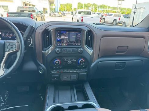 Used 2022 Chevrolet Silverado 3500 High Country w/ Z71 Off-Road Package AWD/4WD image 2