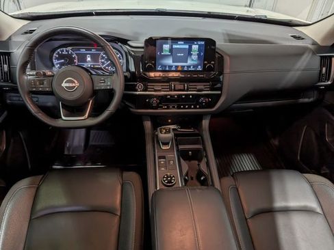 Used 2023 Nissan Pathfinder SL w/ Black Appearance Package AWD/4WD image 12