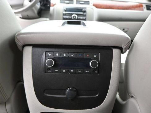 Used 2011 GMC Yukon XL SLT w/ SLT-2 Equipment Package AWD/4WD image 24