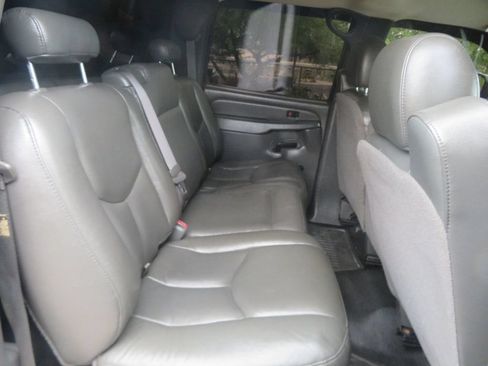 Used 2006 Chevrolet Silverado 2500 W/T w/ Heavy-Duty Power Package RWD image 29