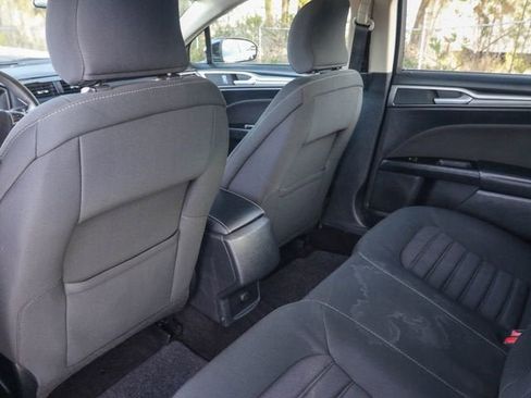 Used 2017 Ford Fusion SE FWD image 25