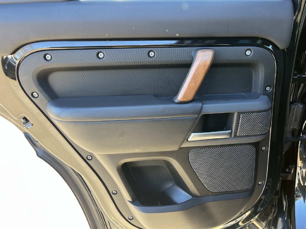 Used 2023 Land Rover Defender 110 X-Dynamic SE AWD/4WD image 21