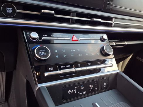 Used 2025 Hyundai Santa Fe Limited FWD image 19