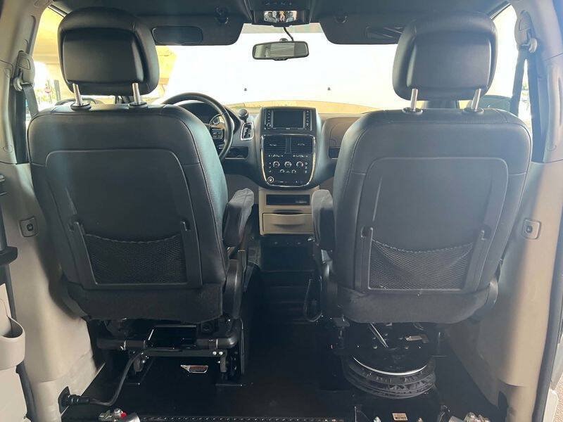 Used 2018 Dodge Grand Caravan SXT FWD image 44