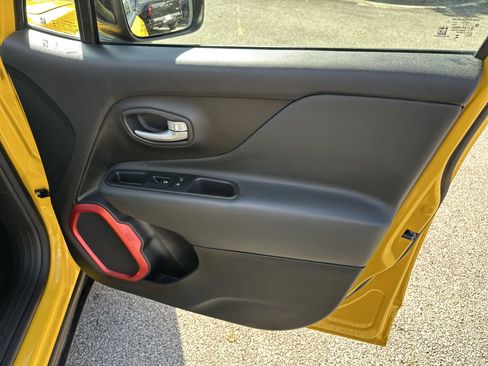 Used 2023 Jeep Renegade Trailhawk image 14