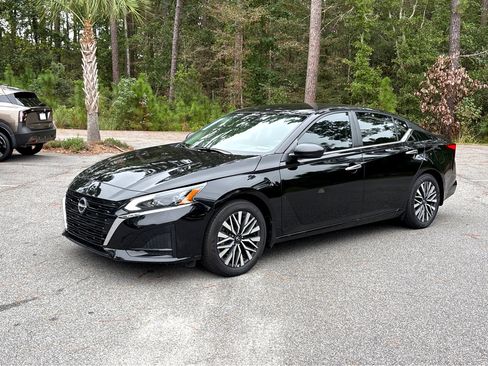 New 2024 Nissan Altima 2.5 SV image 3