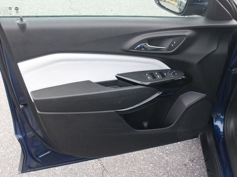 Used 2024 Chevrolet Trax LT FWD image 12