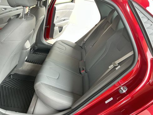 Certified 2025 Hyundai Elantra SE image 13