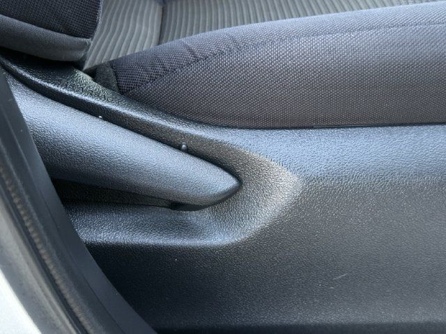 Used 2022 Toyota Highlander LE FWD image 30