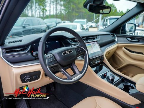 Used 2024 Jeep Grand Cherokee Limited image 20