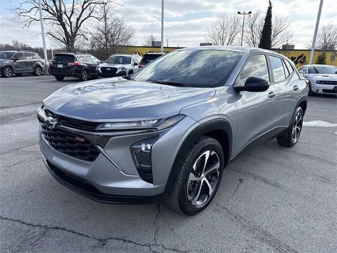 Certified 2024 Chevrolet Trax RS w/ Driver Confidence Package image 8