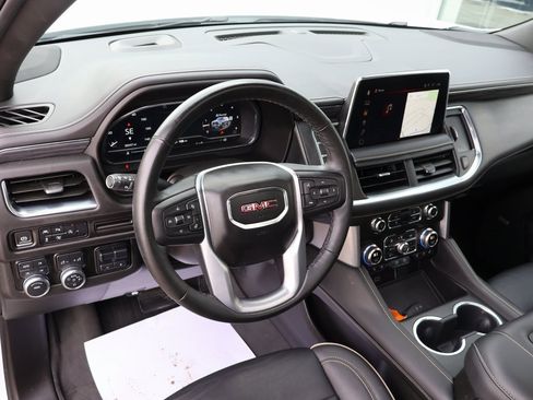 Used 2023 GMC Yukon XL SLT w/ SLT Premium Package image 25