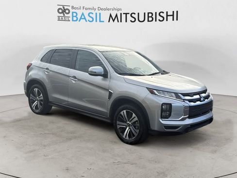 Used 2025 Mitsubishi Outlander Sport SE image 1