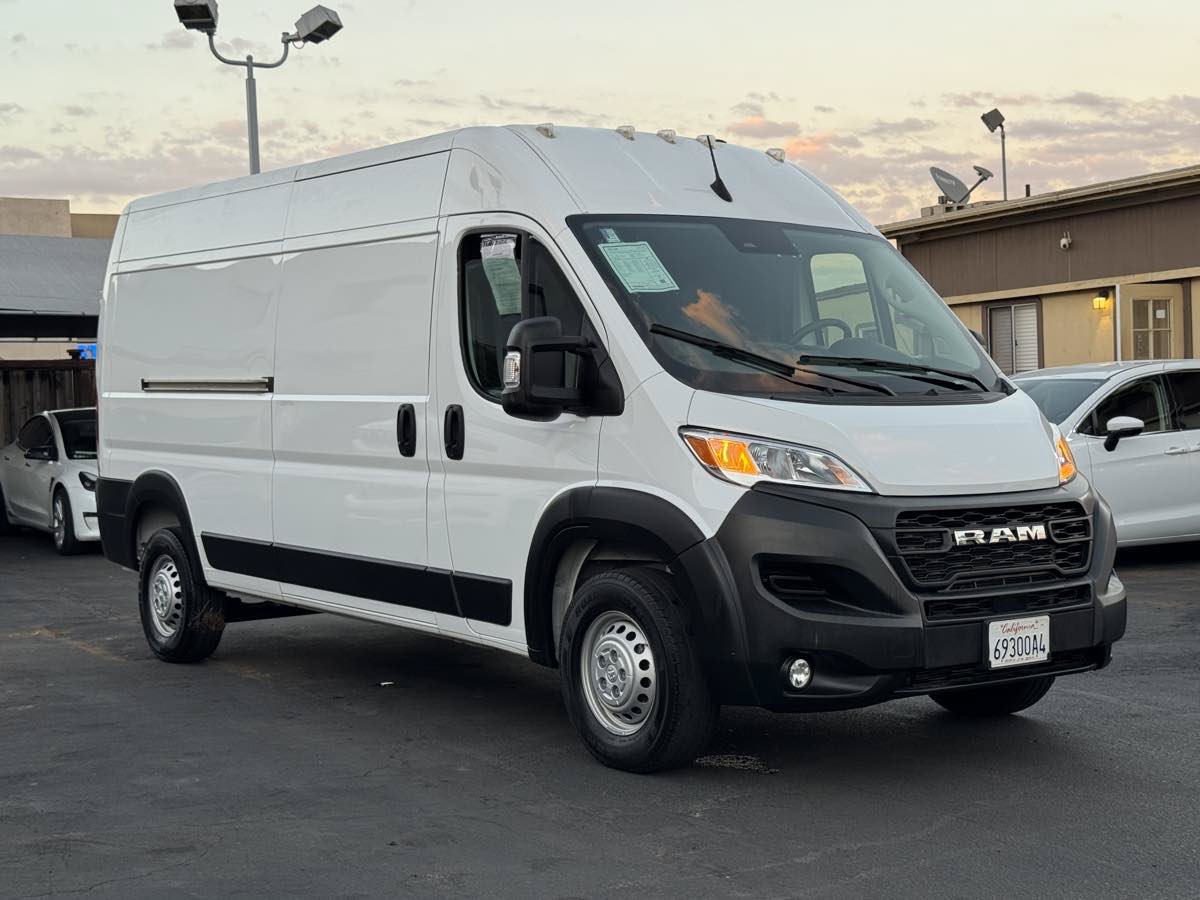 Used 2025 RAM ProMaster 2500 w/ Convenience Group FWD image 4