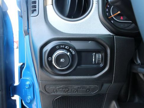 Used 2025 Jeep Wrangler Unlimited Sport AWD/4WD image 14