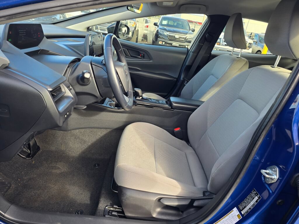 Used 2023 Toyota Prius LE FWD image 17