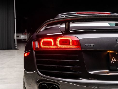 Used 2011 Audi R8 V8 image 34