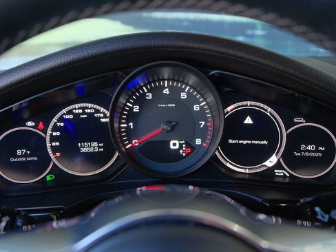 Used 2017 Porsche Panamera image 16