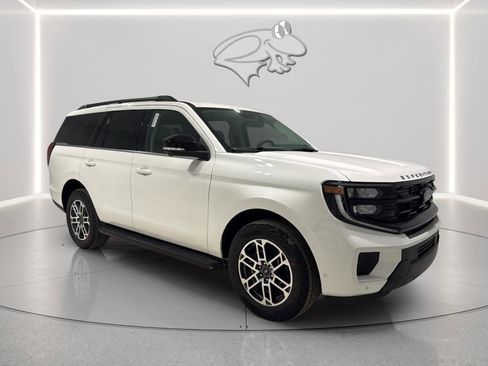 New 2025 Ford Expedition Active image 8