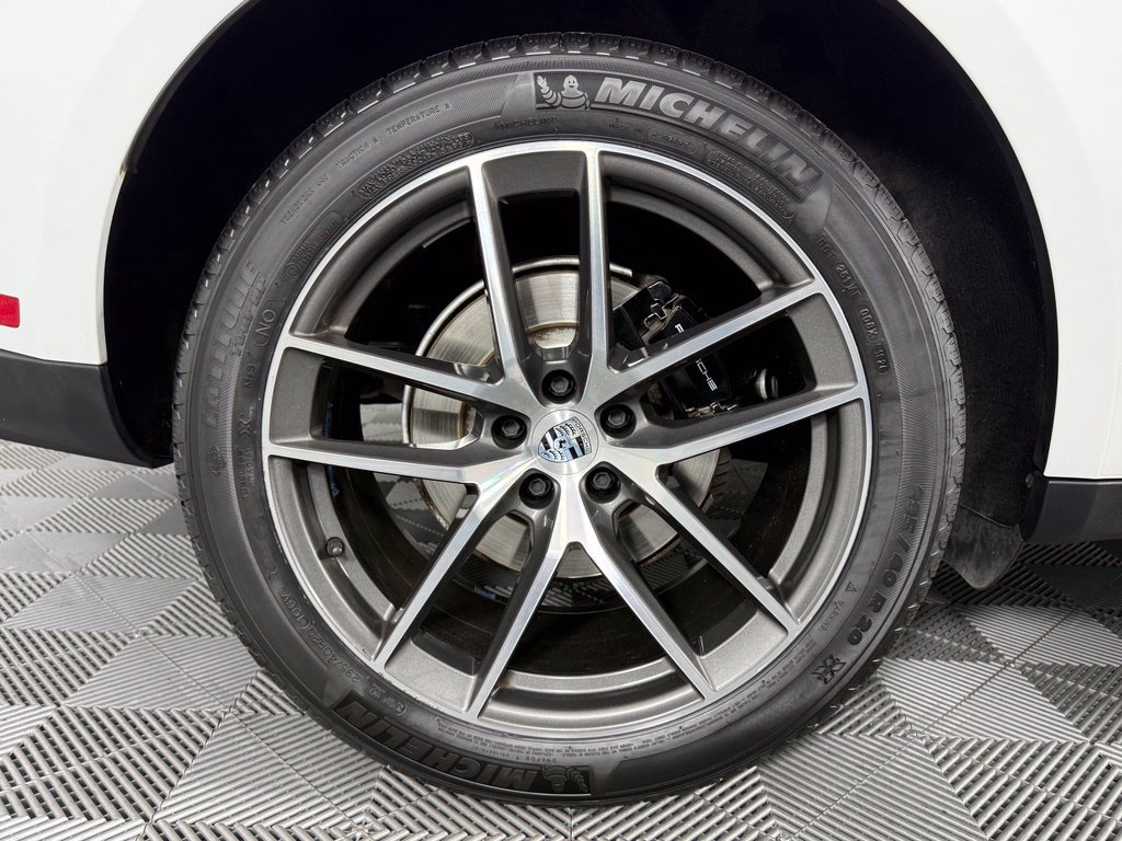 Certified 2023 Porsche Macan Turbo AWD/4WD image 17
