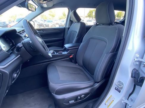 Used 2023 Jeep Grand Cherokee L Laredo image 12