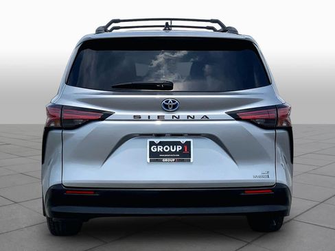Used 2021 Toyota Sienna LE FWD image 5
