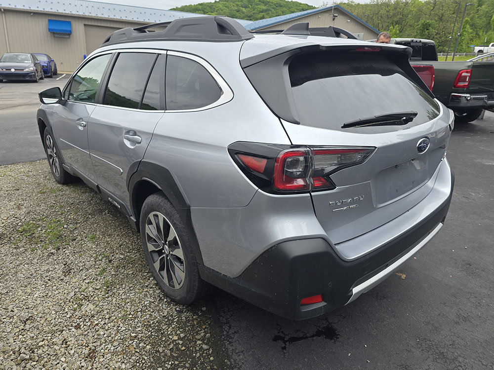 Used 2024 Subaru Outback Limited AWD/4WD image 2