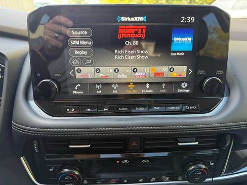 Used 2022 Nissan Rogue SL w/ SL Premium Package image 17