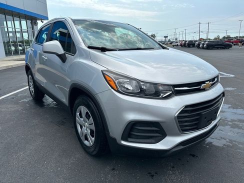 Used 2018 Chevrolet Trax LS image 3