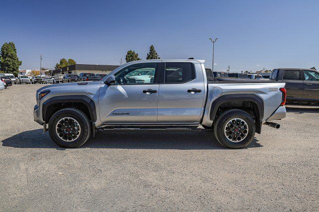 Used 2025 Toyota Tacoma TRD Off-Road AWD/4WD image 9