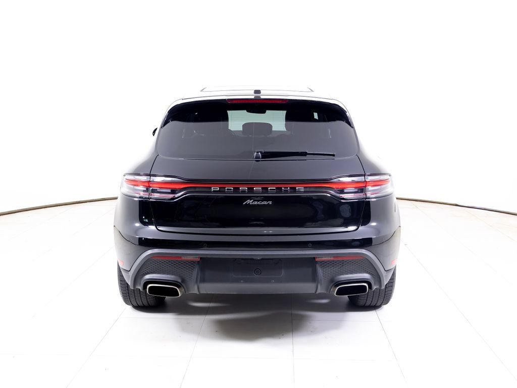 Certified 2024 Porsche Macan AWD/4WD image 38