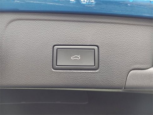 Used 2024 Volkswagen Atlas Cross Sport SE w/ Panoramic Sunroof Package image 12