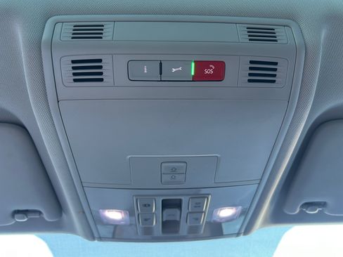 Used 2022 Volkswagen Taos SE FWD image 18
