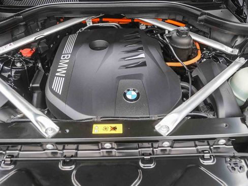 Used 2025 BMW X5 xDrive50e w/ Executive Package image 23
