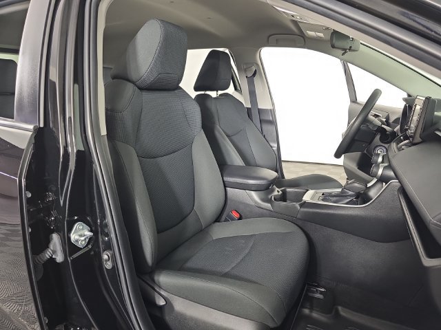 Used 2022 Toyota RAV4 LE AWD/4WD image 28