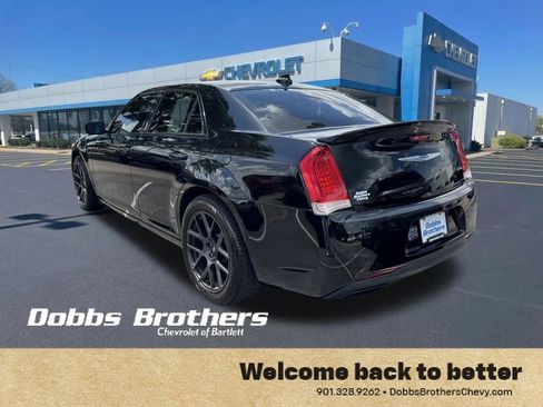 Used 2018 Chrysler 300 Touring L RWD image 5