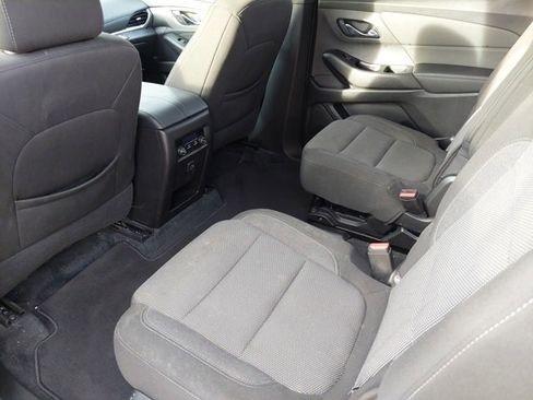 Used 2023 Chevrolet Traverse LT image 32