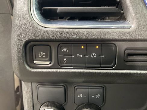 Used 2023 Chevrolet Suburban LT image 28