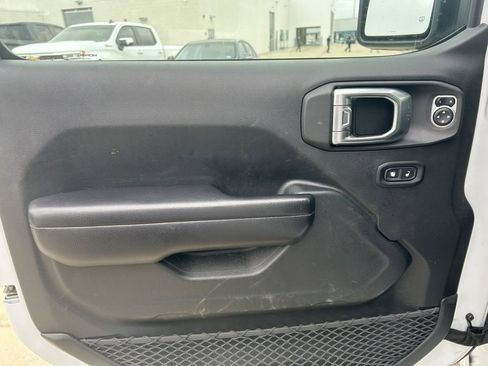 Used 2018 Jeep Wrangler Unlimited Sport S image 4