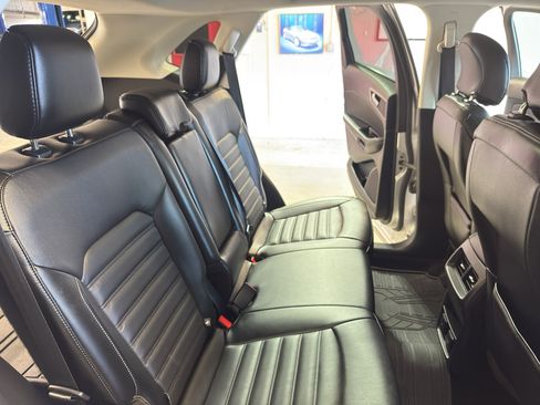 Used 2015 Ford Edge SEL w/ Equipment Group 201A AWD/4WD image 25