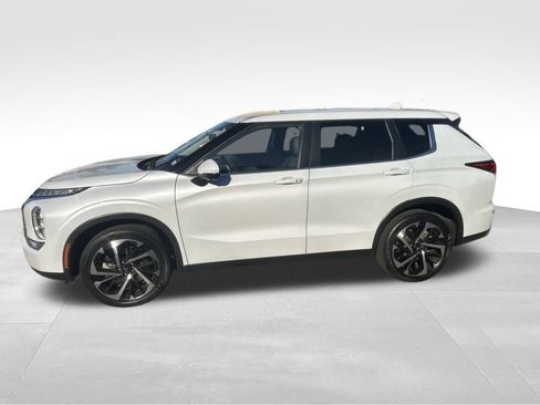 Used 2024 Mitsubishi Outlander SE image 4