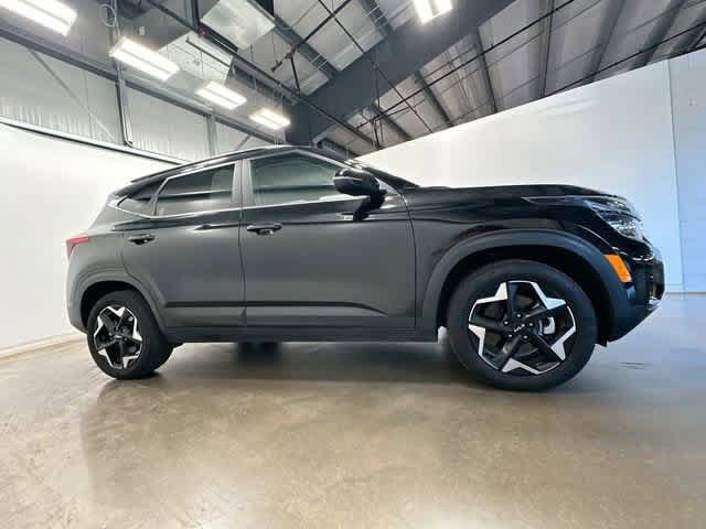 Used 2025 Kia Seltos EX w/ EX Sunroof Package AWD/4WD image 3