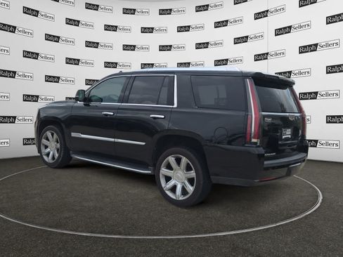 Used 2018 Cadillac Escalade Luxury AWD/4WD image 4