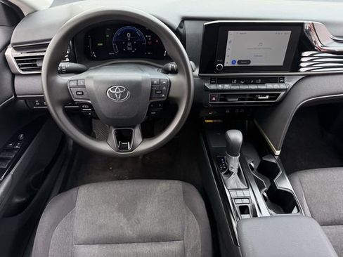 Used 2025 Toyota Camry LE image 12